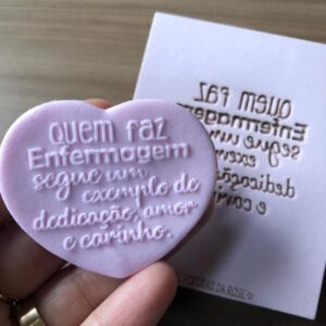 Frase 300  Quem faz Enfermagem...