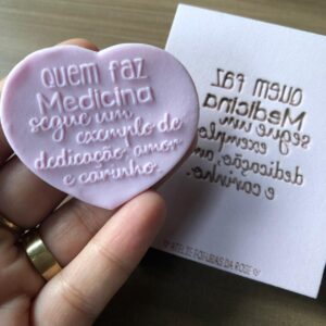 Frase 305  Quem faz Medicina ...