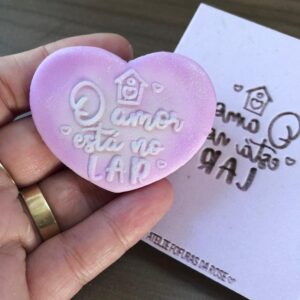 Frase 385 - O amor está no LAR... - Modelo 2