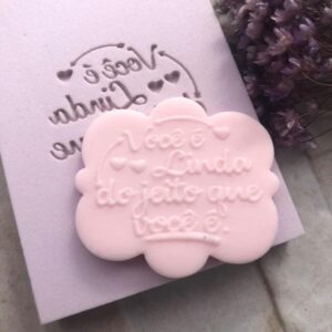 Frase C059 VOCÊ É LINDA DO JEITO QUE VOCÊ É