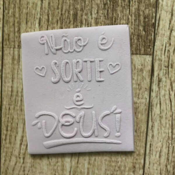 Textura Frase 14 NÃO É SORTE É DEUS