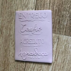 Textura Frase 16 ENTREGO CONFIO ACREDITO AGRADEÇO