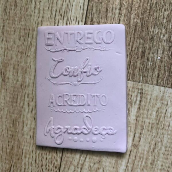 Textura Frase 16 ENTREGO CONFIO ACREDITO AGRADEÇO