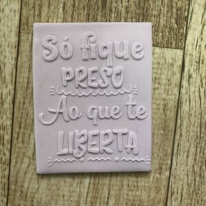 Textura Frase 25 SÓ FIQUE PRESO AO QUE TE LIBERTA