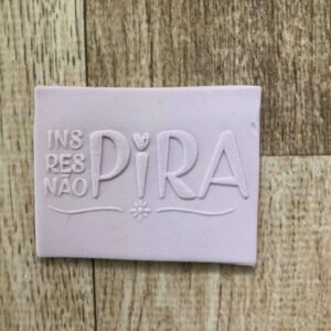 Textura Frase 28 INSPIRA RESPIRA NÃO PIRA