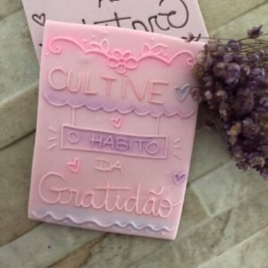 Textura Frase 33 CULTIVE O HÁBITO DA GRATIDÃO