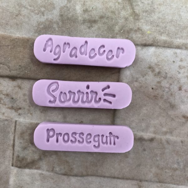Sorrir Agradecer Prosseguir 0870AJ3D