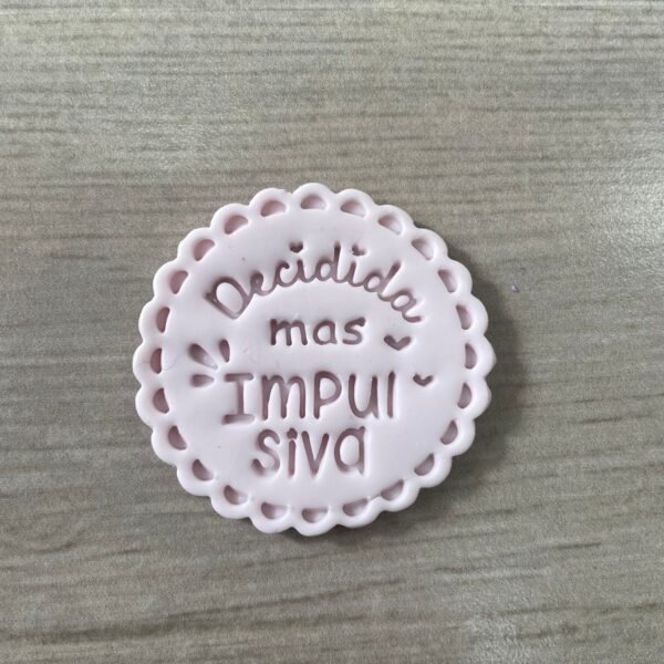 DECIDIDA MAS IMPULSIVA 085F