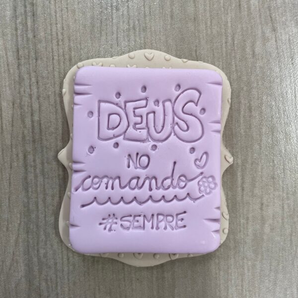 DEUS NO COMANDO 100F